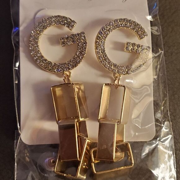 Designer-inspired G dangle cold tone earrings. Influencer 's pick. New. - Picture 6 of 6